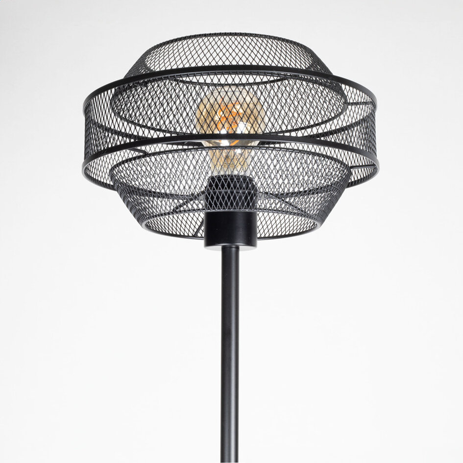 Golvlampa Julian i svart med genombruten skärm