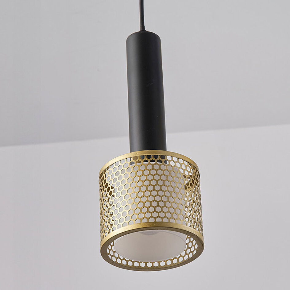 Pendellampa Ouro - svart och guld med bikakedesign