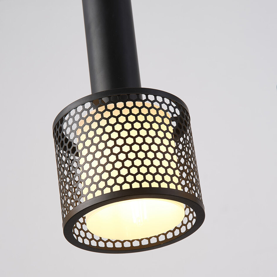 Pendellampa Fosco med fem lampor - mattsvart med bikakedesign