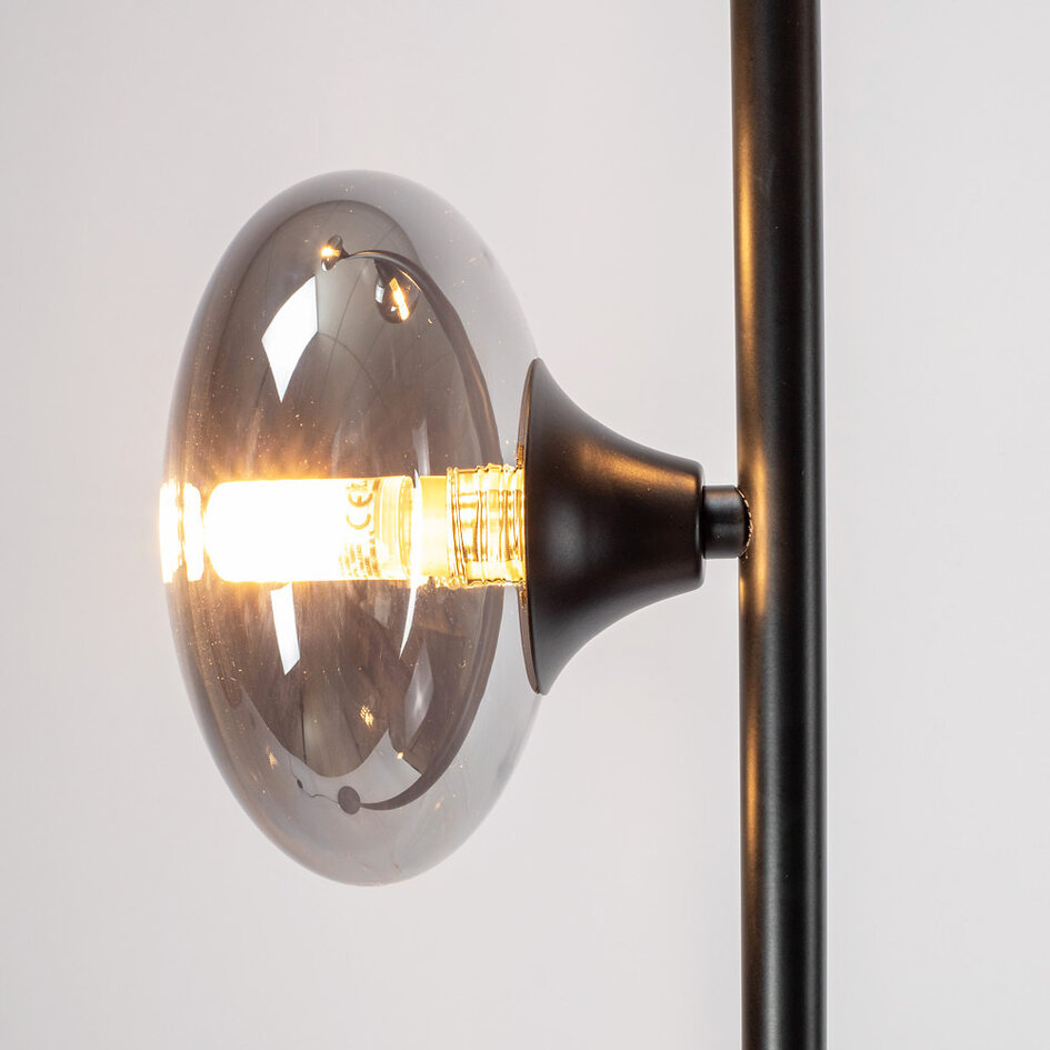 Golvlampa Musta med tre lampor - svart med rökgrått glas