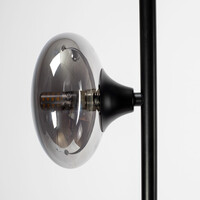 Golvlampa Musta med tre lampor - svart med rökgrått glas