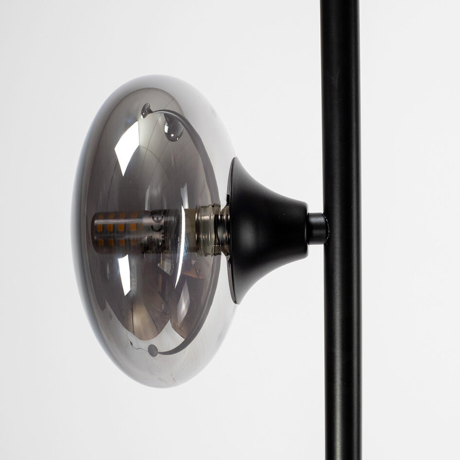 Golvlampa Musta med tre lampor - svart med rökgrått glas