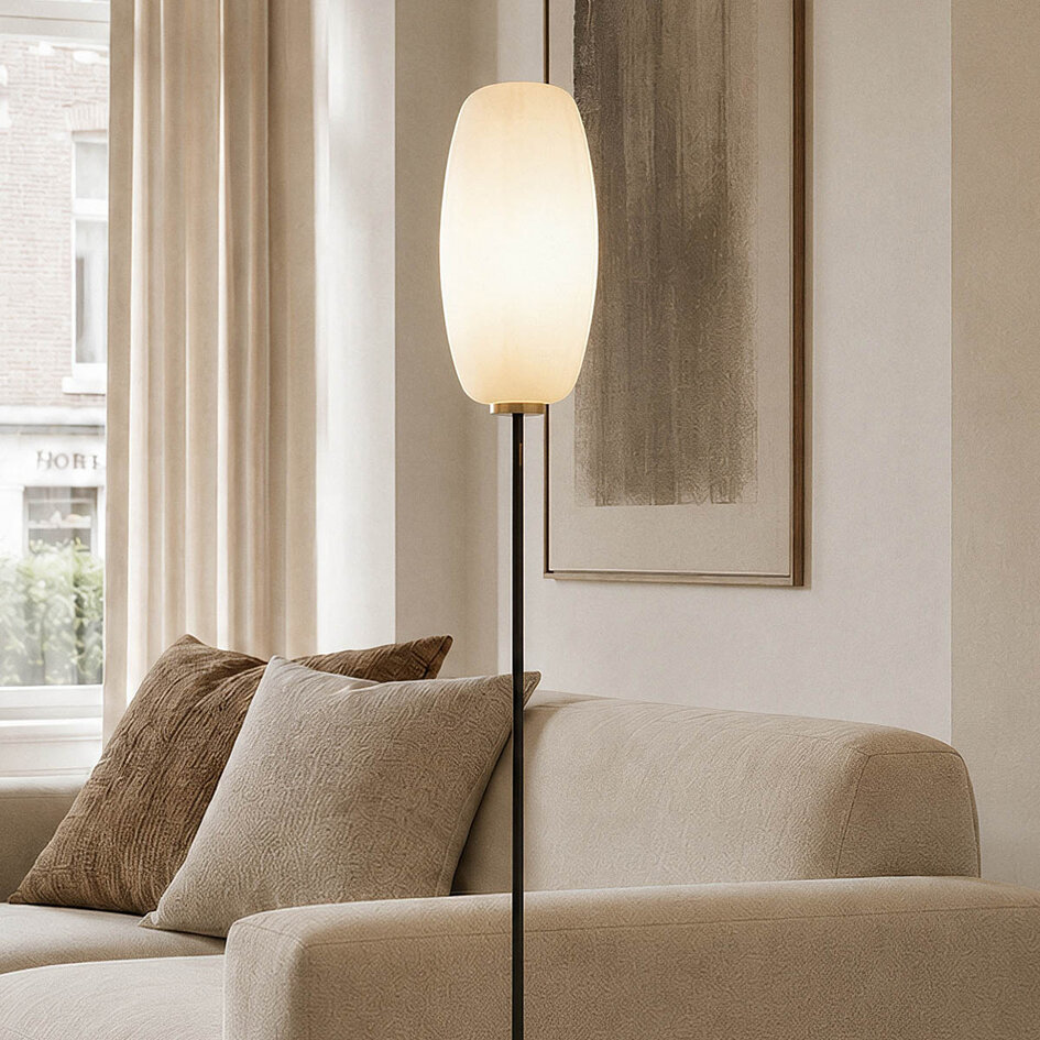 Golvlampa Karsten - svart med vitt glas