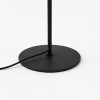 Golvlampa Karsten - svart med vitt glas