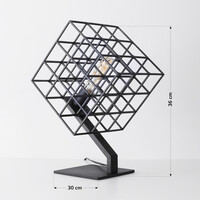 Bordslampa Piazza i svart med genombruten armatur