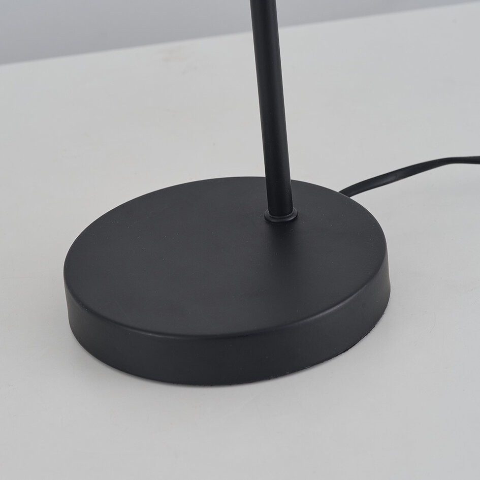 Bordslampa Kulta med vridbar skärm - med rökfärgat glas