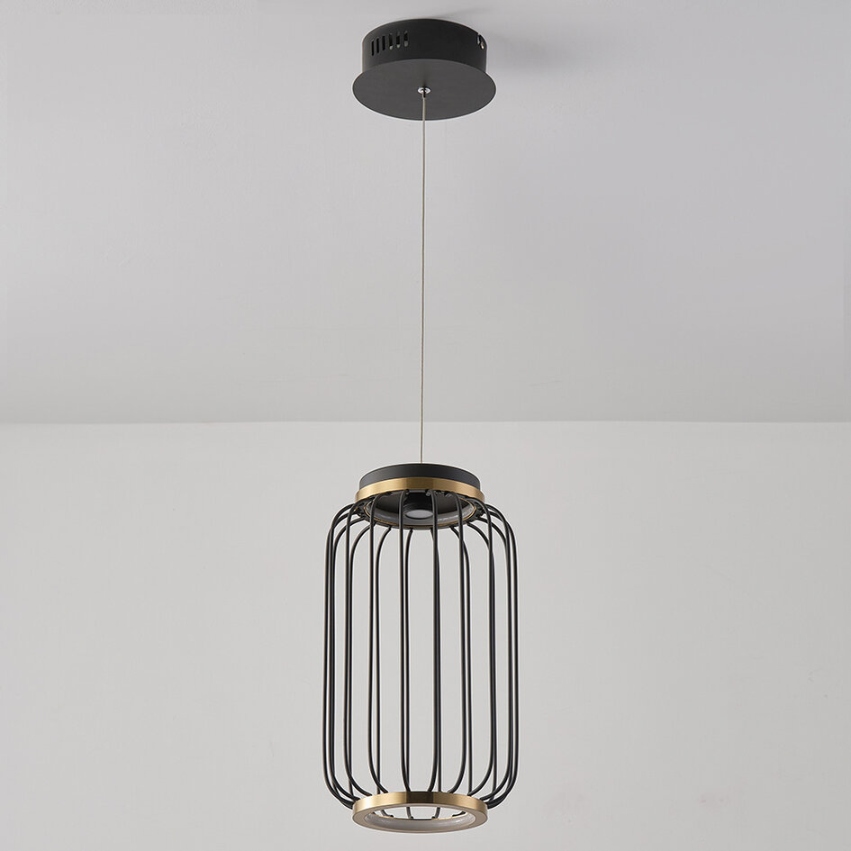 Pendellampa Puri med integrerad LED - svart och guld
