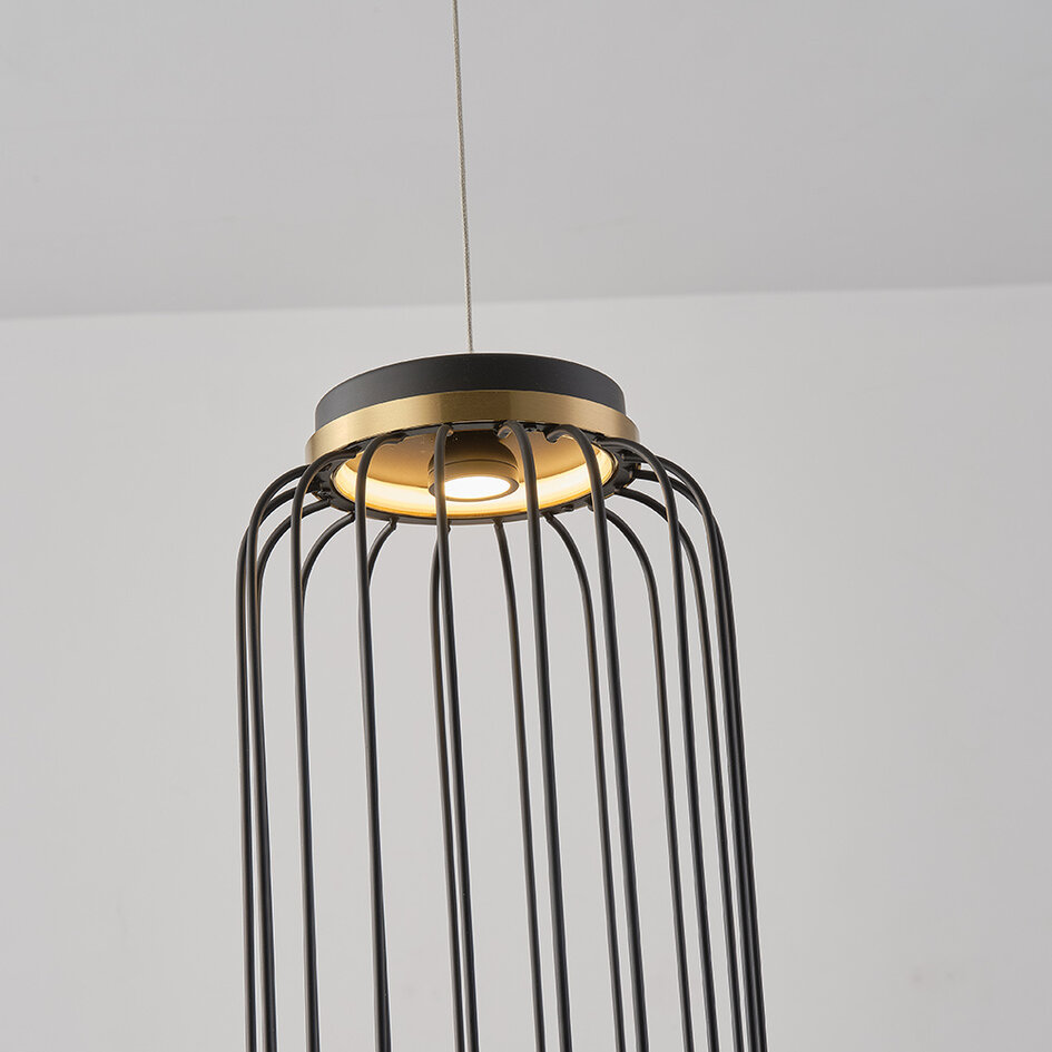 Pendellampa Puri med integrerad LED - svart och guld