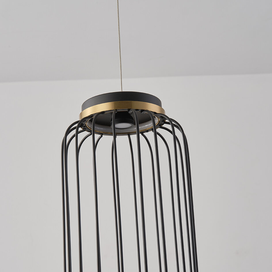 Pendellampa Puri med integrerad LED - svart och guld