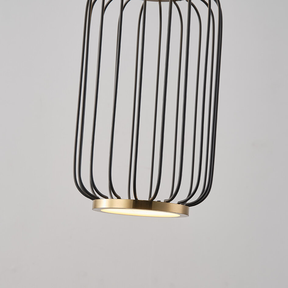 Pendellampa Puri med integrerad LED - svart och guld