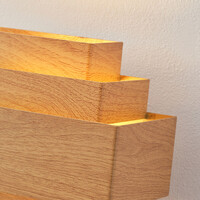 Modern vägglampa Kayu i träutseende