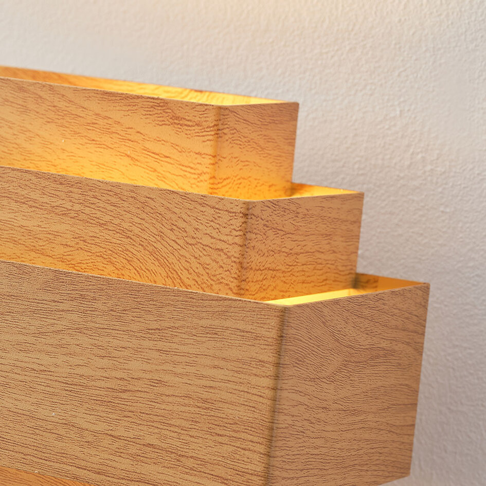 Modern vägglampa Kayu i träutseende