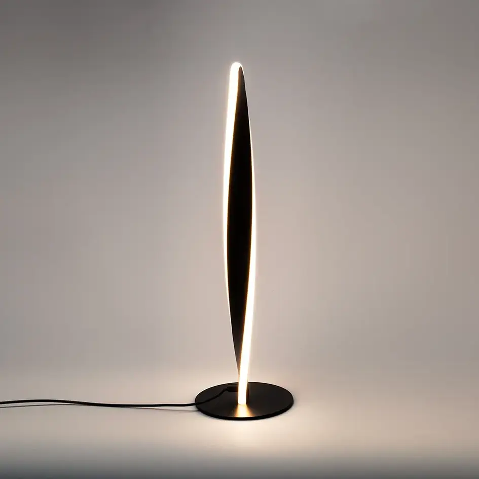 Vriden design-bordslampa Rizar med integrerade lysdioder