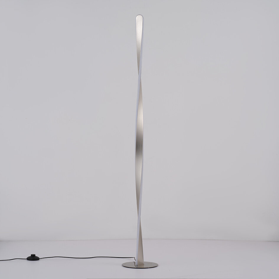 Golvlampa Locke med vriden ram och integrerad LED
