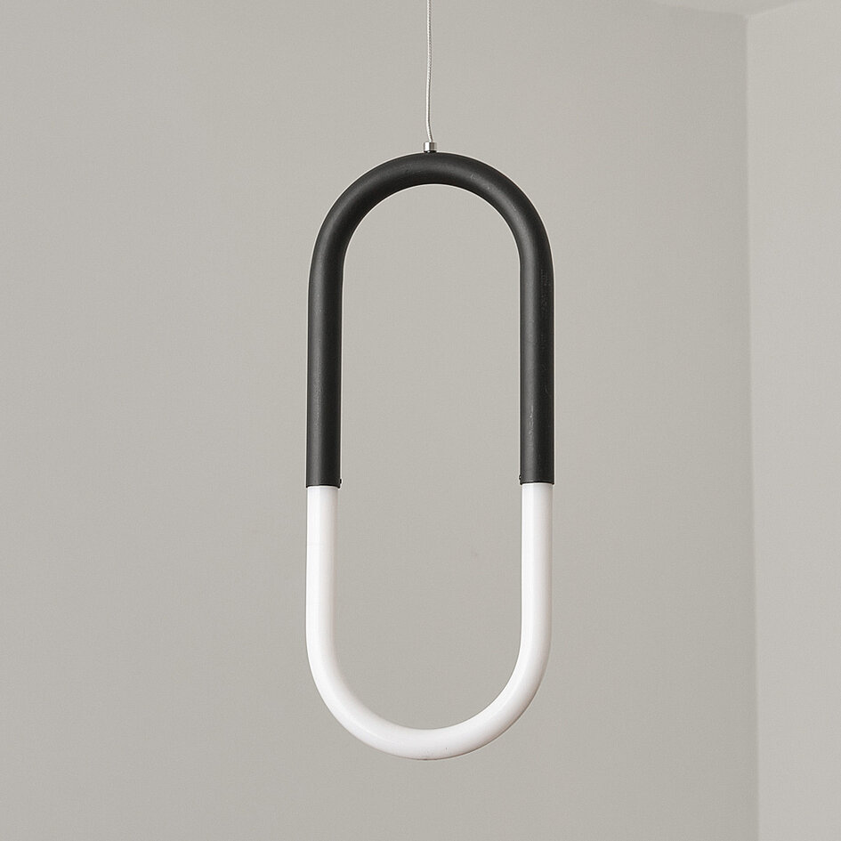 Designad pendellampa Rohr - svart med integrerad LED