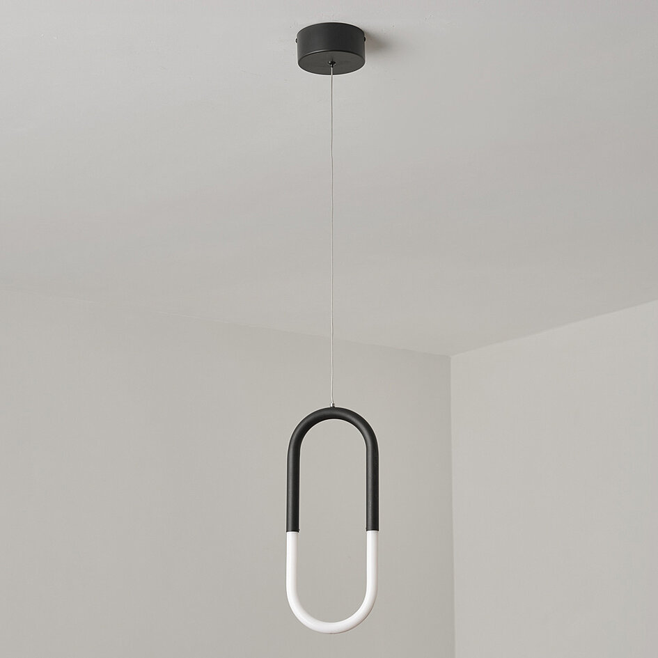 Designad pendellampa Rohr - svart med integrerad LED