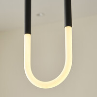 Design pendellampa Rohr - svart