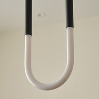 Designad pendellampa Rohr - svart med integrerad LED