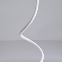 Golvlampa Viver med spiralform och integrerad LED - dimbar