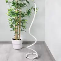 Golvlampa Viver med spiralform och integrerad LED - dimbar