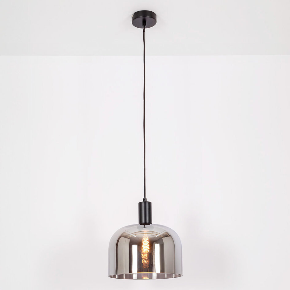 Pendellampa Apvali - rökfärgat grått glas och mattsvart