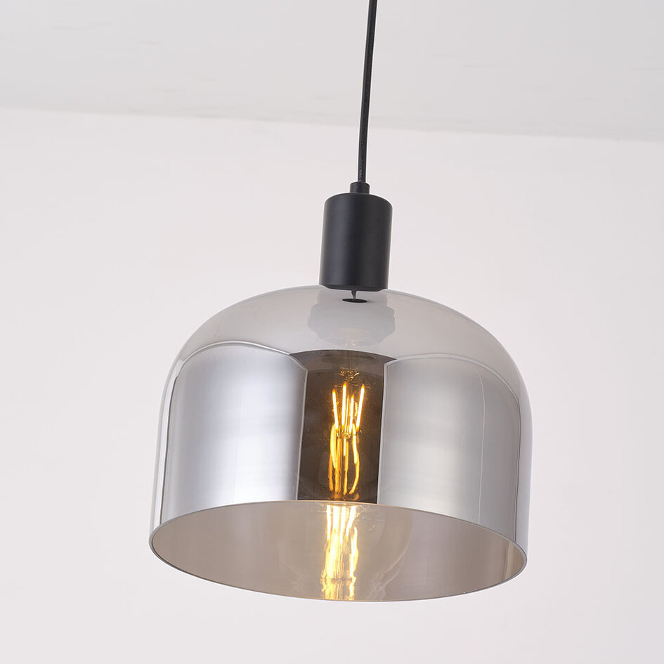 Pendellampa Apvali - rökfärgat grått glas och mattsvart