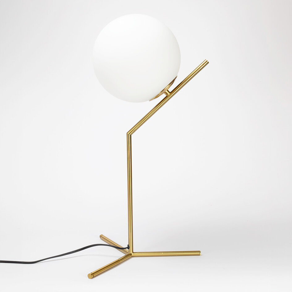 Bordslampa Stopa med mjölkvitt glas