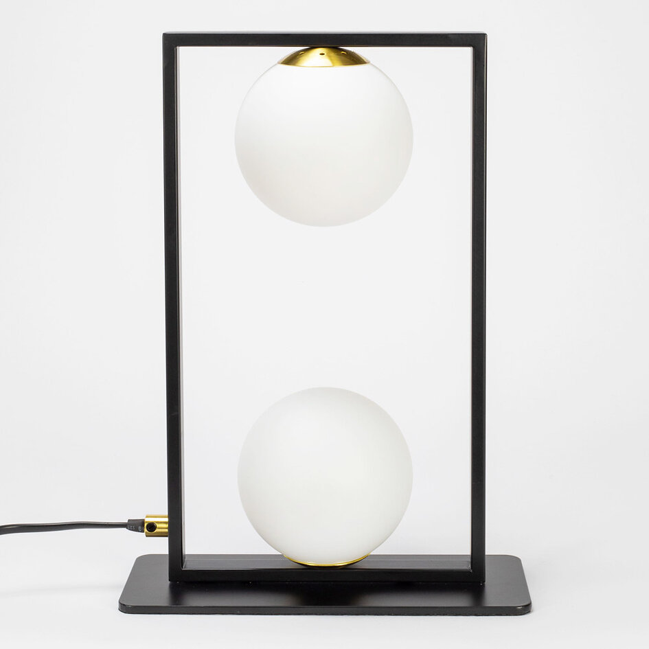 Bordslampa Duas med två lampor - svart med mjölkvitt glas