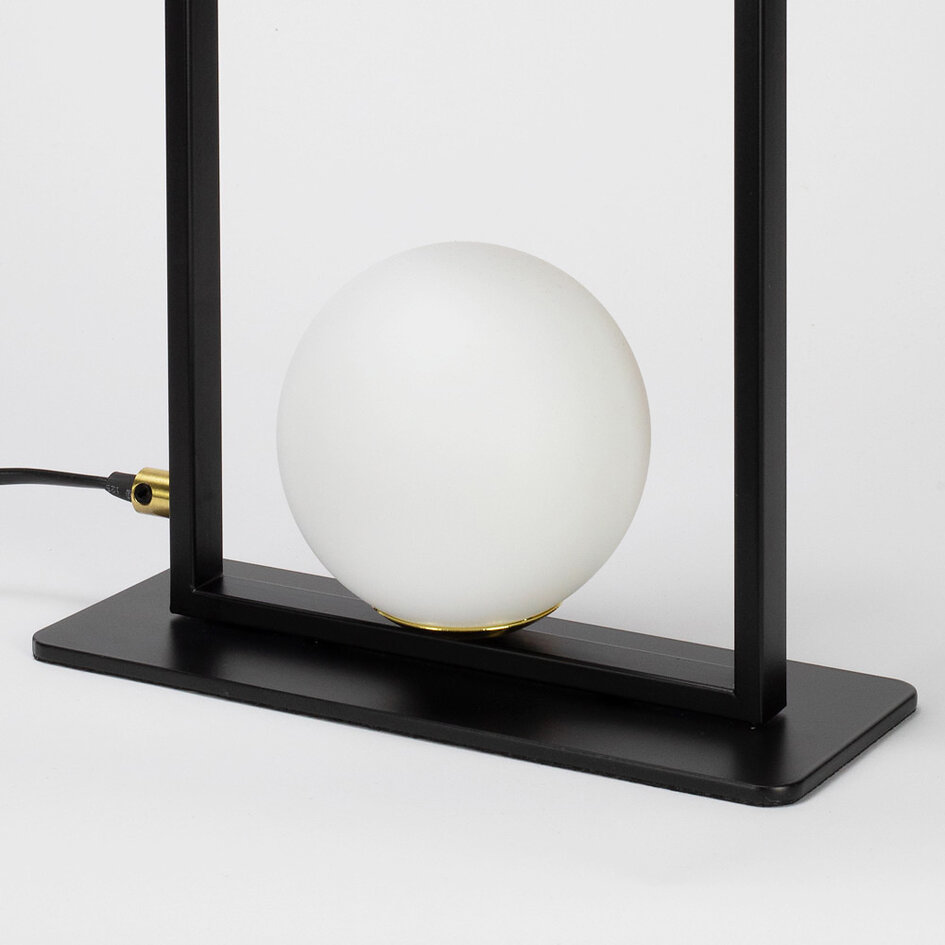 Bordslampa Duas med två lampor - svart med mjölkvitt glas