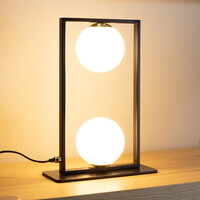 Bordslampa Duas med två lampor - svart med mjölkvitt glas