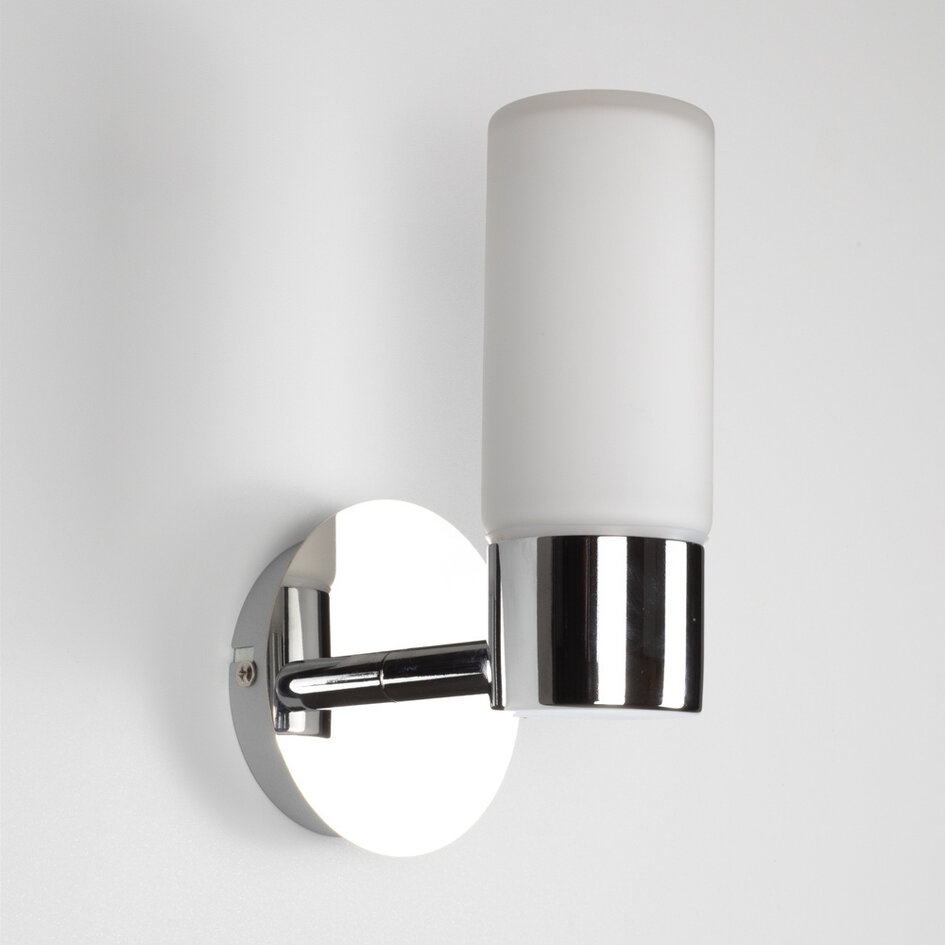 Modern badrumsvägglampa Vidrio i krom, IP44