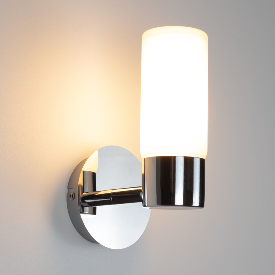 Modern badrumsvägglampa Vidrio i krom, IP44
