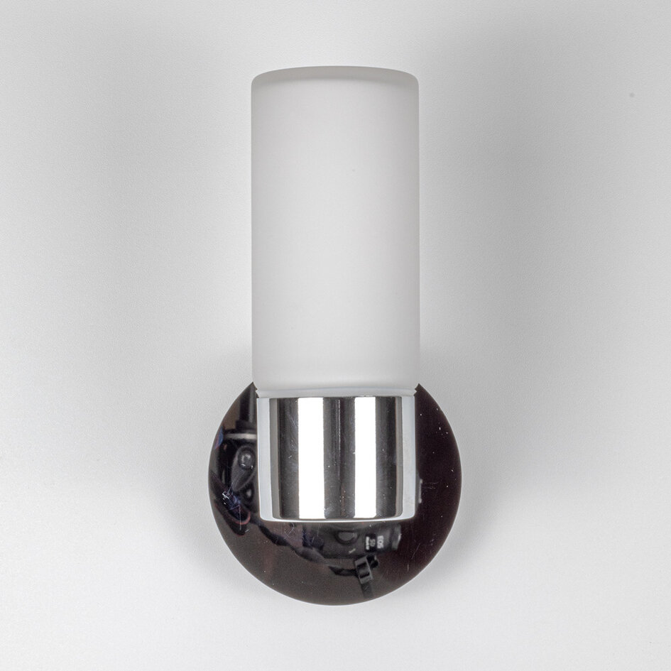 Modern badrumsvägglampa Vidrio i krom, IP44