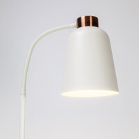 Golvlampa Arch i vitt - vinklingsbar