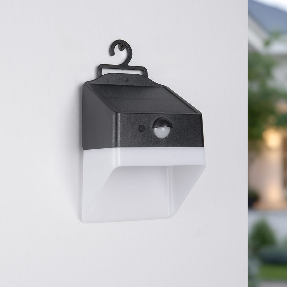 Solcellsdriven utomhuslampa med sensor - Fletch