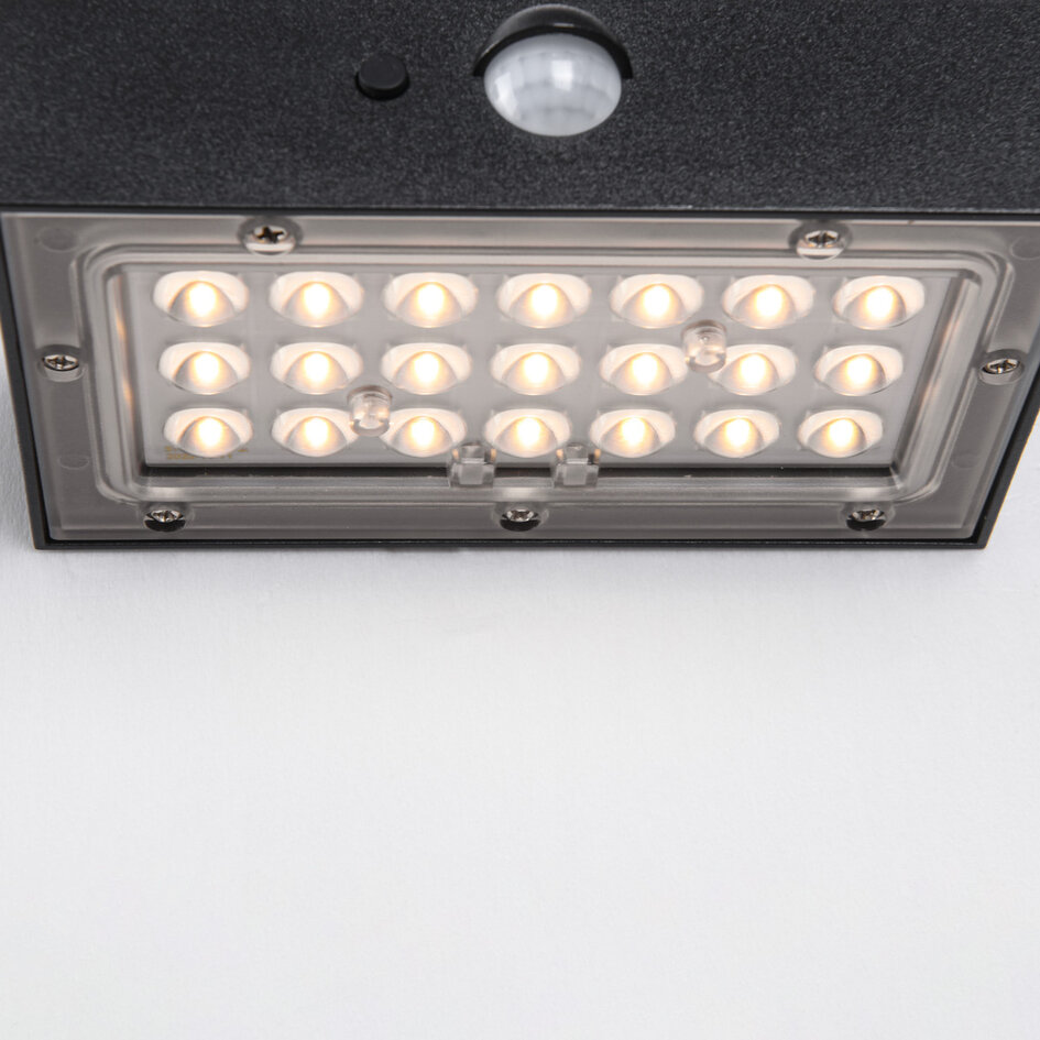 Svart solcellsvägglampa för utomhusbruk med sensor - Brock