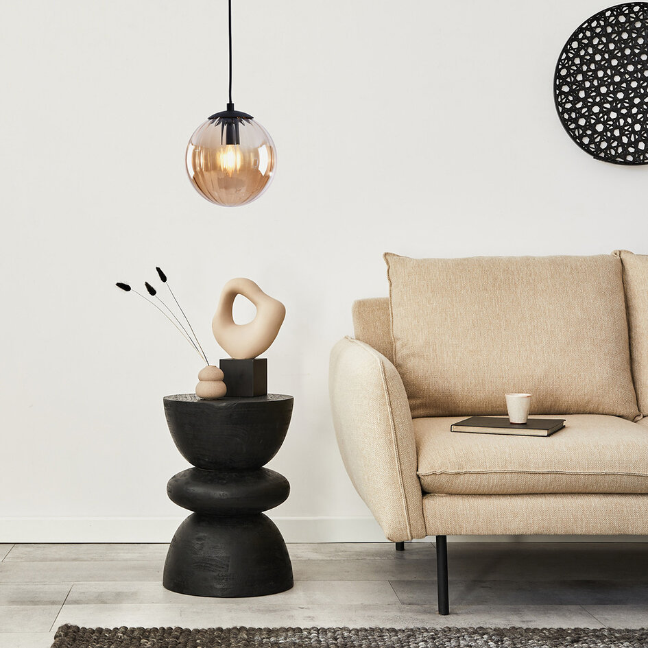 Pendellampa Maja - amberfärgat glas och svart