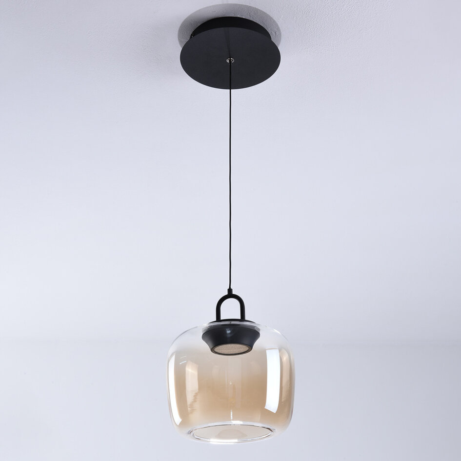 Pendellampa Zahra med amberfärgat glas med färgskiftning och 3-stegs dimbar LED