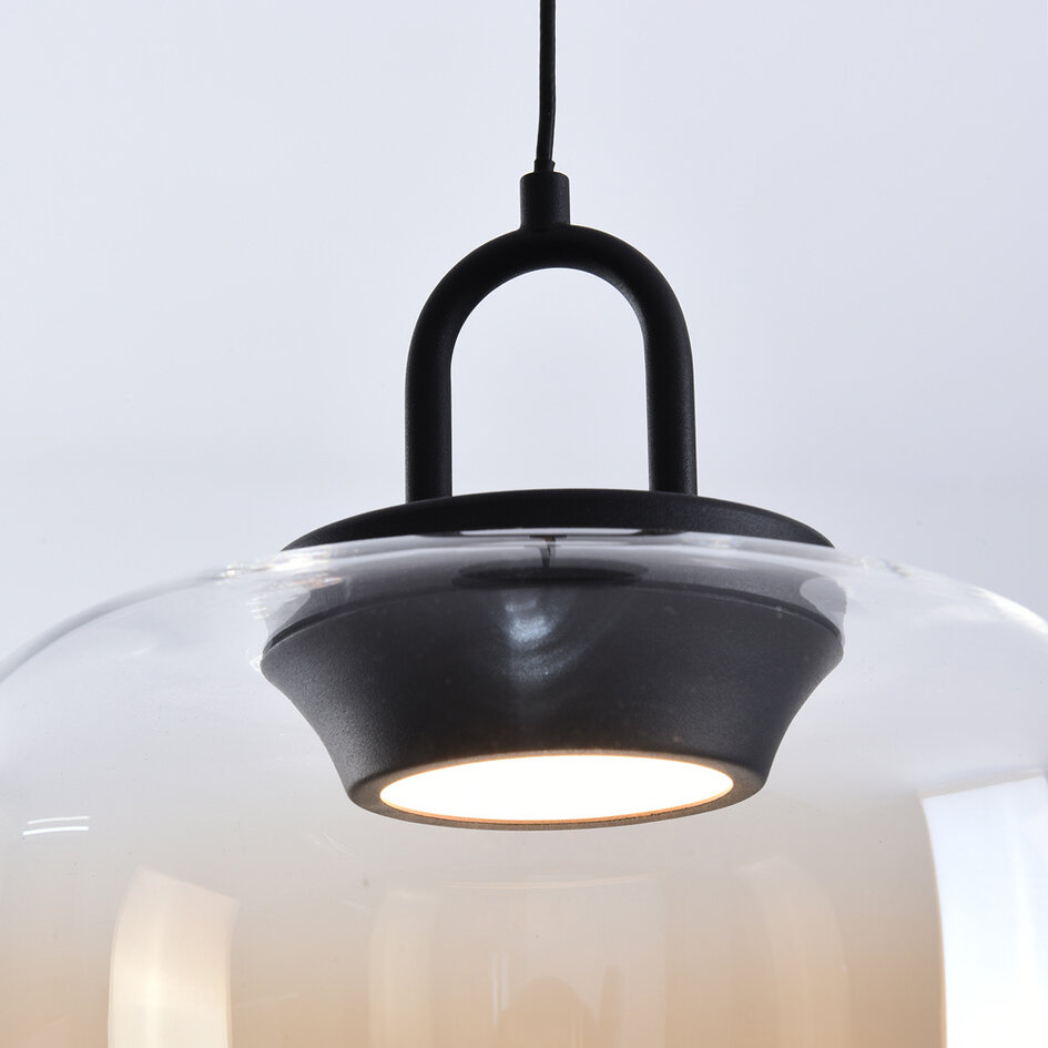 Pendellampa Zahra med amberfärgat glas med färgskiftning och 3-stegs dimbar LED