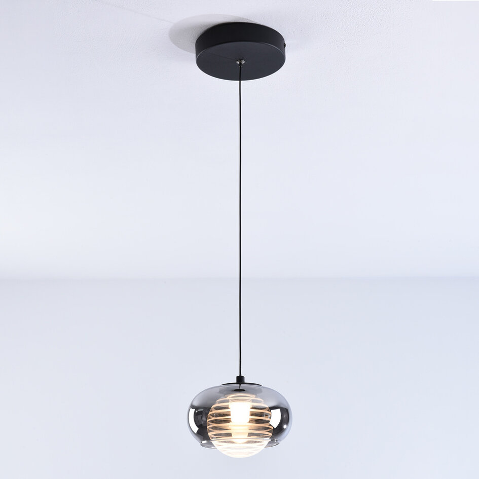Pendellampa Amani av rökfärgat glas med 3-stegs dimmer