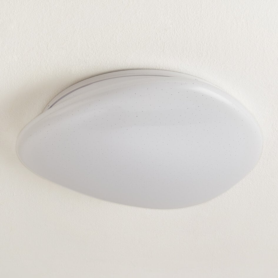 Dimbar taklampa Nika med RGB-funktion i vitt