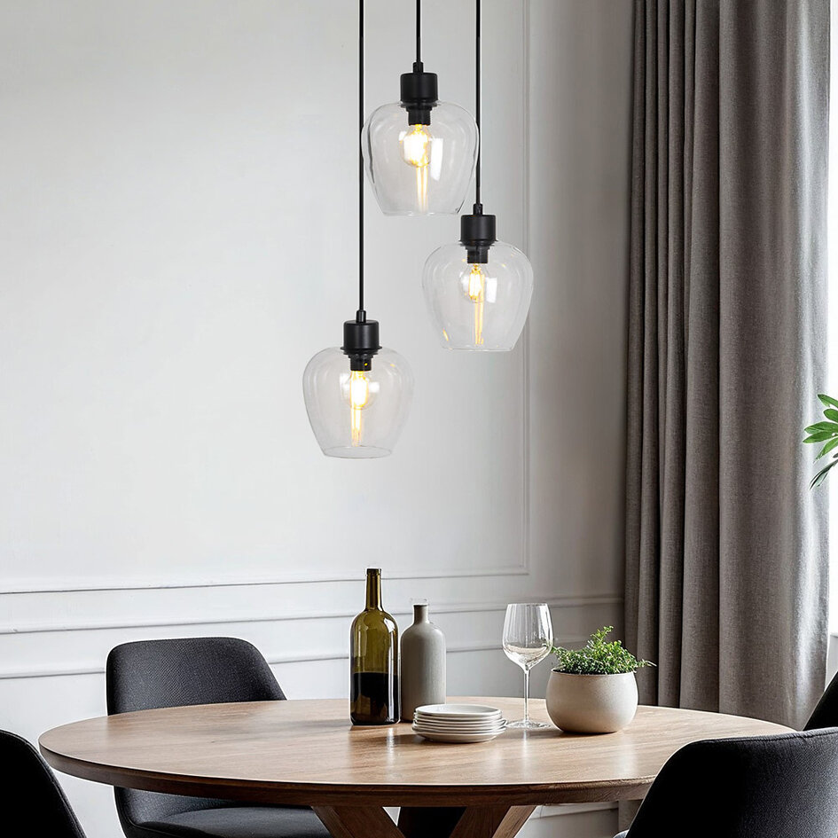 Pendellampa Stockton med tre lampor - mattsvart med transparenta glaskulor