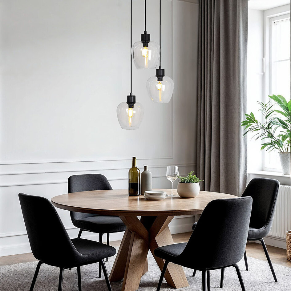 Pendellampa Stockton med tre lampor - mattsvart med transparenta glaskulor