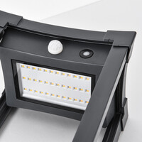 Solcellsdriven stående utomhuslampa Janita med sensor - svart med integrerad LED
