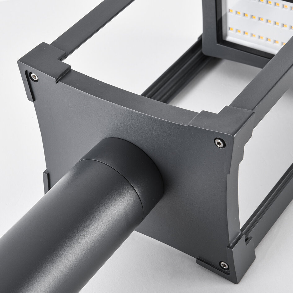 Solcellsdriven stående utomhuslampa Janita med sensor - svart med integrerad LED