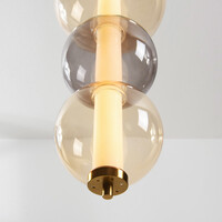 Designad pendellampa Movar med LED och färgade glaskulor - triac-dimbar