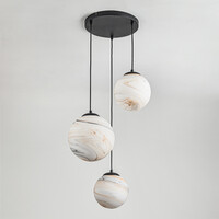 Designad pendellampa Marbelle med tre lampor i svart med marmorerat glas