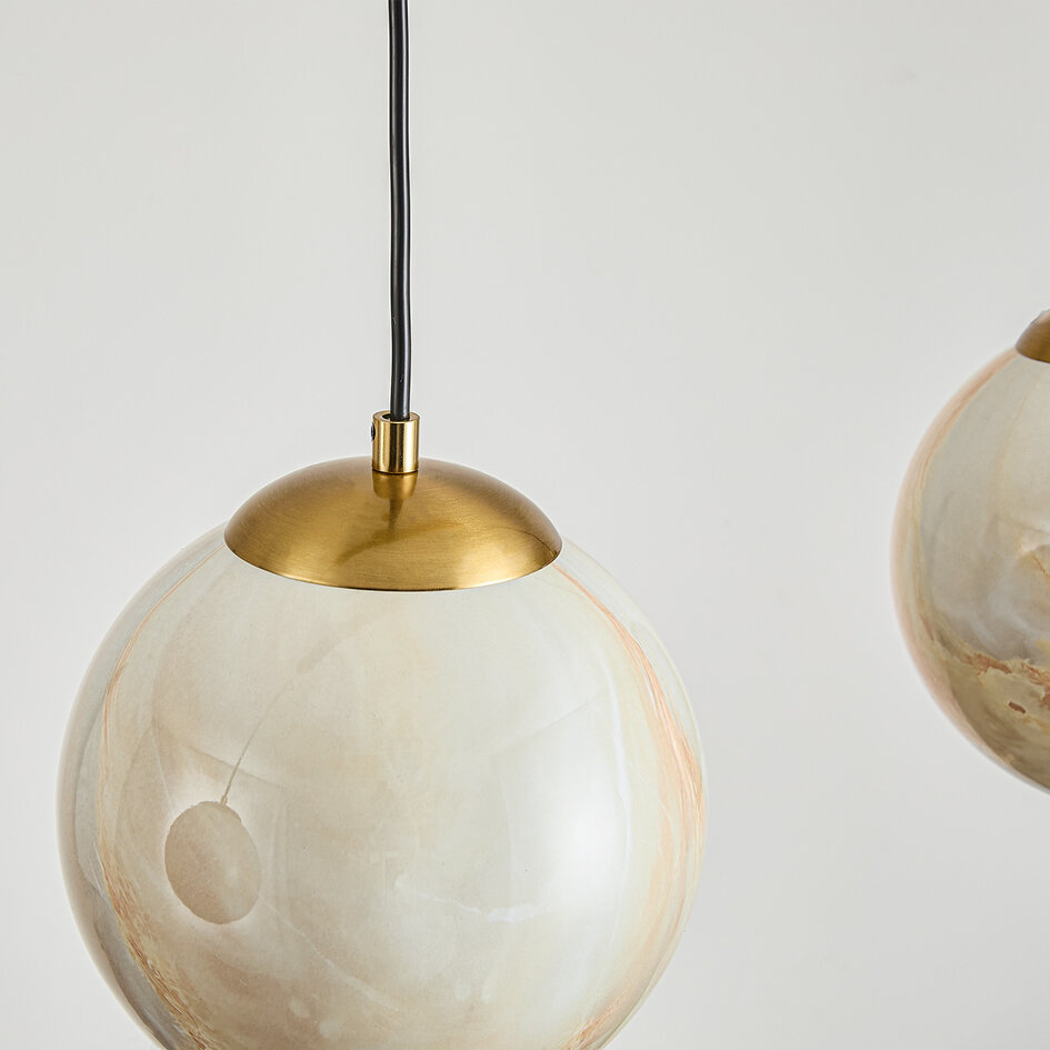 Pendellampa Tessra med tre lampor - glas i marmorutseende med gyllene mässing