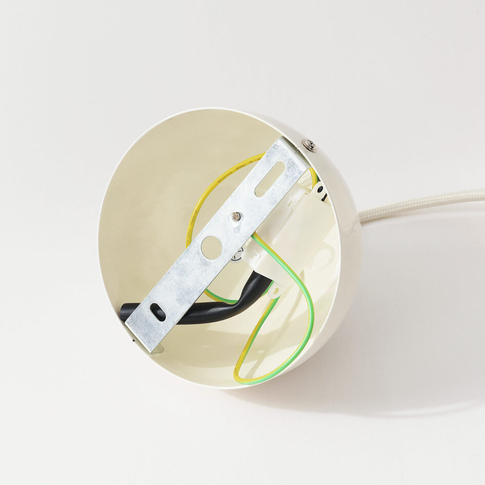 Modern retro-pendellampa Orbia i blank ljusbeige