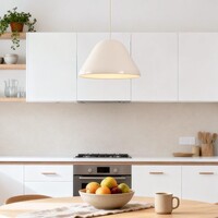 Pendellampa Calyx i blank ljusbeige med vit insida